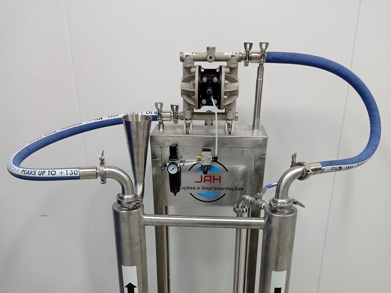 Fracionador autocipável de média viscosidade em aço inox, com mangueiras sanitárias
